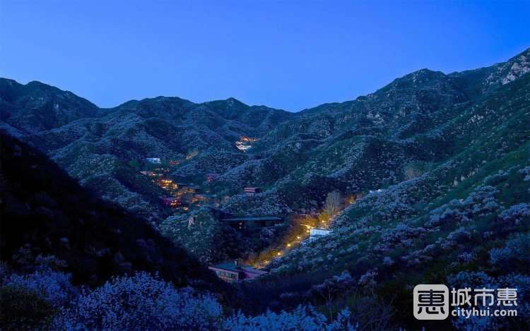 北京長(zhǎng)城腳下的公社